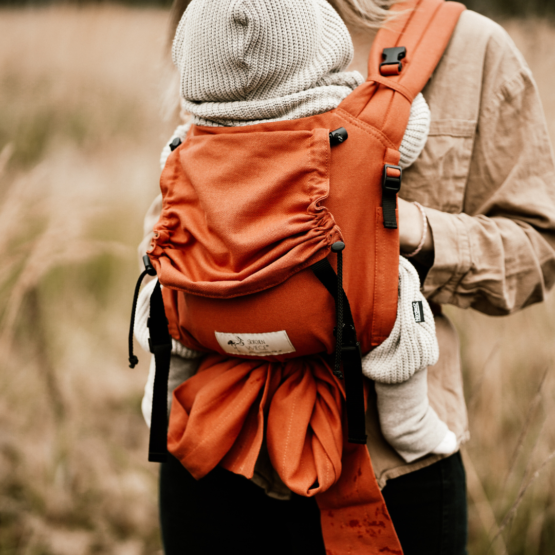 BabyCarrier Terra in use, offering comfort and support for babies from 3.5 kg to 15 kg, with padded straps, adjustable features, and made of 100% cotton.