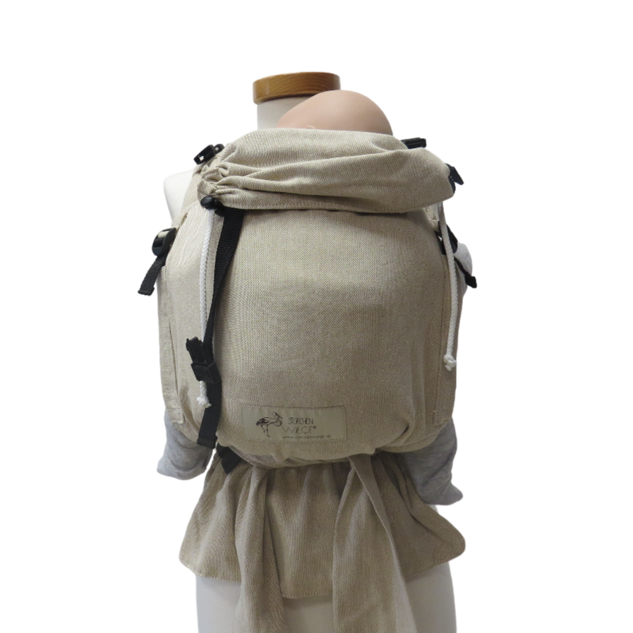 Babycarrier Natur Slim, adjustable half-buckle carrier with natural color, ergonomic design for newborns to 15 kg.