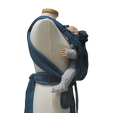 Babycarrier Türkis Slim with adjustable straps and waist belt for ergonomic baby support.