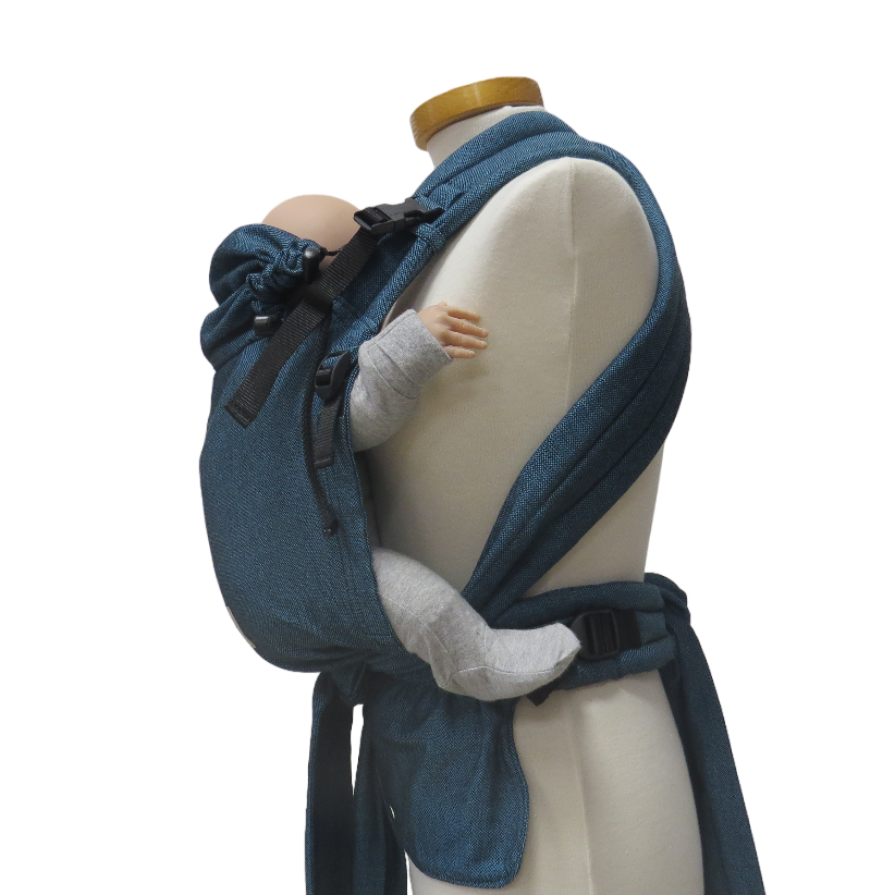 Babycarrier Türkis Slim with adjustable straps and waistband for optimal baby support.
