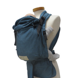 Babycarrier Türkis Slim with adjustable straps and turquoise color