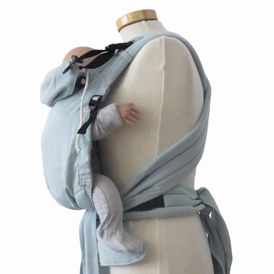 Babytrage Babycarrier Aqua Slim in ocean blue, adjustable half-buckle with binding waist belt, suitable for 3.5 kg to 15 kg.