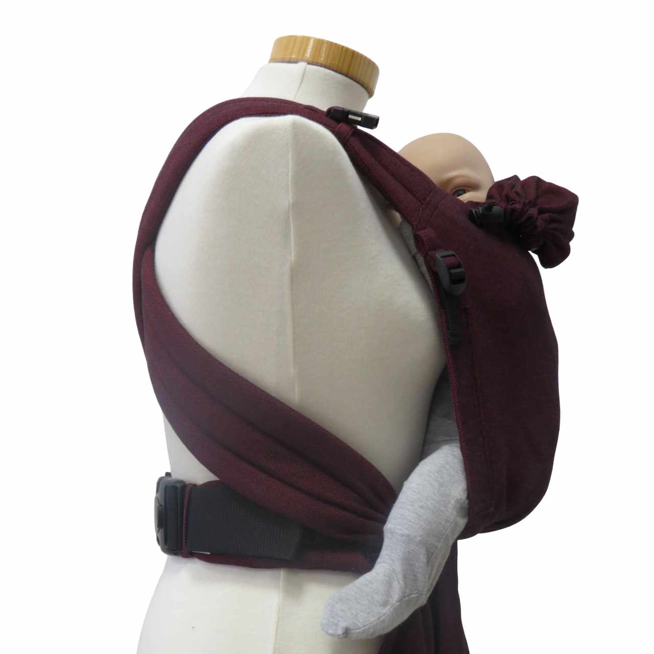 Optimal adjustable Half-Buckle Babycarrier in Bordeaux, 100% cotton, suitable for newborns from 3.5 kg to 15 kg, featuring padded straps, safety buckles, and support for healthy positioning.