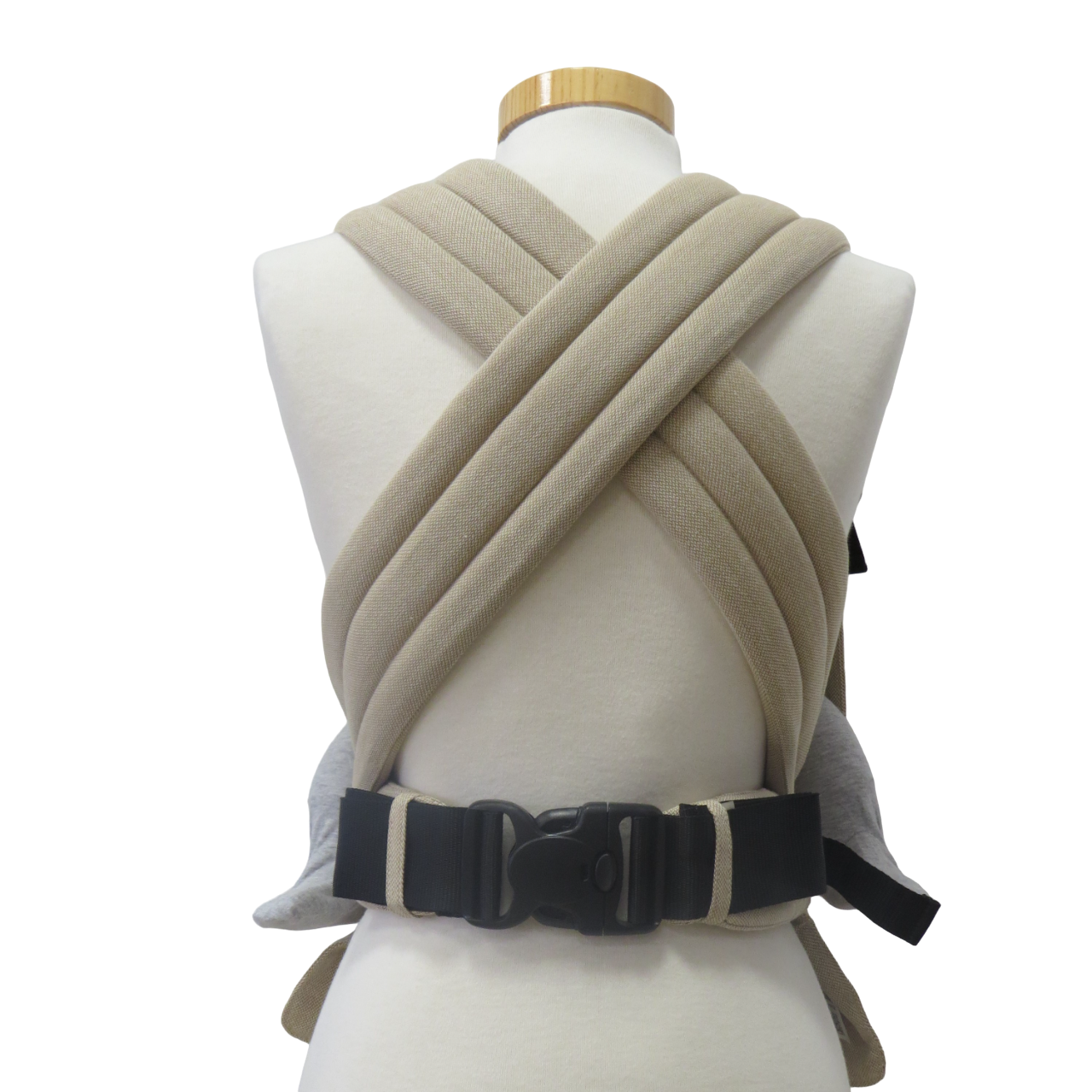 Babytrage Natur half-buckle baby carrier with padded straps and safety buckle in beige.