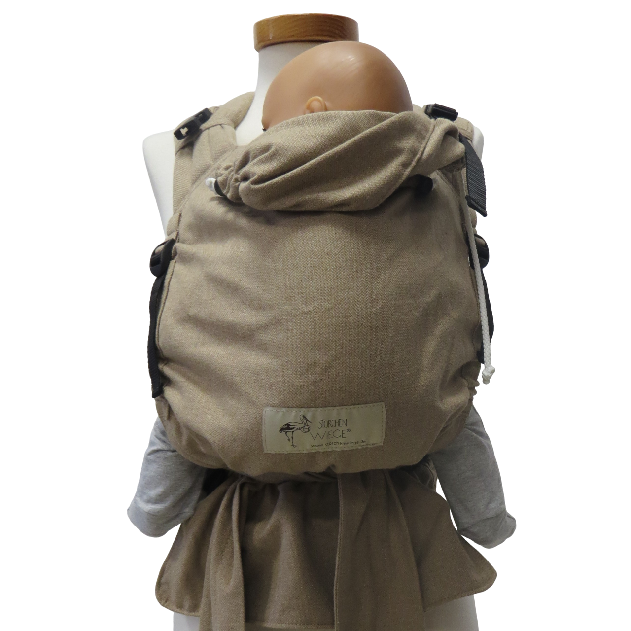 Babycarrier Sand in use, adjustable comfort design for newborns to 15 kg.