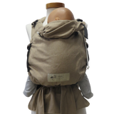 Babycarrier Sand in use, adjustable comfort design for newborns to 15 kg.