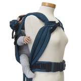 Babycarrier Türkis with adjustable straps and safety buckle.