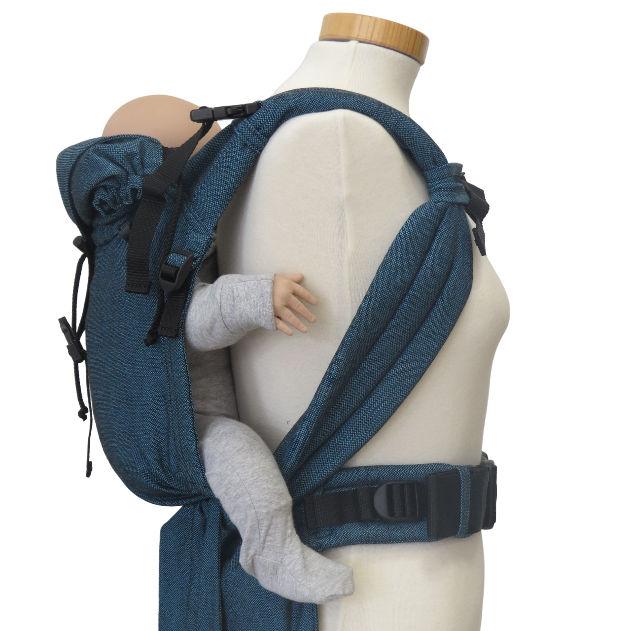 Babycarrier Türkis with ergonomic design and adjustable straps for newborns to toddlers.