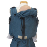 Babycarrier Türkis with adjustable straps and padded waist for front or back carrying.
