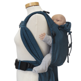 Babycarrier Türkis with adjustable straps and safe buckles for newborn to toddler.