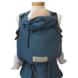 Babycarrier Türkis with adjustable features and padded straps, suitable from birth to 15 kg.