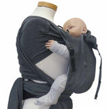 Wrapbabycarrier Graphit with adjustable shoulder and waist straps, suitable from 3.5 kg to 15 kg, made of 100% cotton.