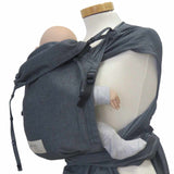 Wrapbabycarrier Graphit with adjustable shoulder and waist straps on mannequin, ideal for newborns to 15 kg, made of 100% cotton.