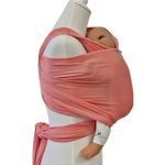 Bambustragetuch APRICOT aus weichem, elastischem Bambusgewebe in lachsfarben, für Babygewichte 2,5-11 kg, 50 cm breit und 4,3 m lang.