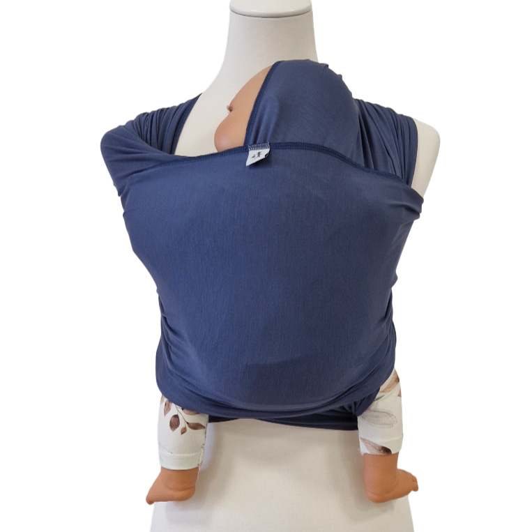 Blaue Bambustragetuch KORNBLUME aus weichem, atmungsaktivem Bambusstoff für Babys bis 11 kg