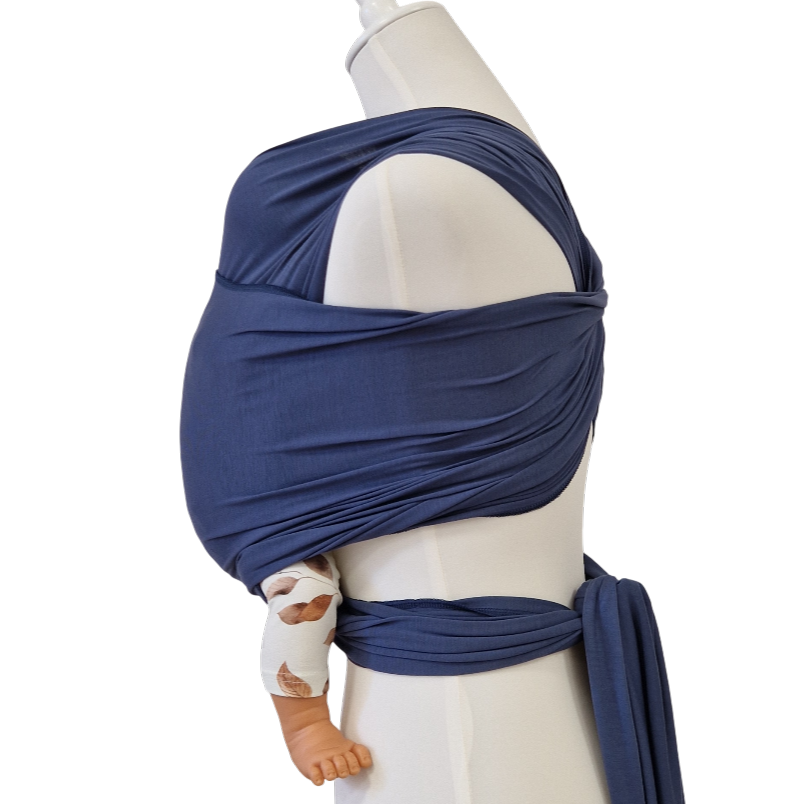 Bambustragetuch KORNBLUME in Blau aus weichem, elastischem Bambusgewebe für Babytragung bis 11 kg