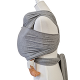 Bambustragetuch PERLGRAU meliert aus weichem, atmungsaktivem Bambusstoff, elastisch und nachhaltig, in hellgrauer Farbe, für Babygewicht 2,5-11 kg.