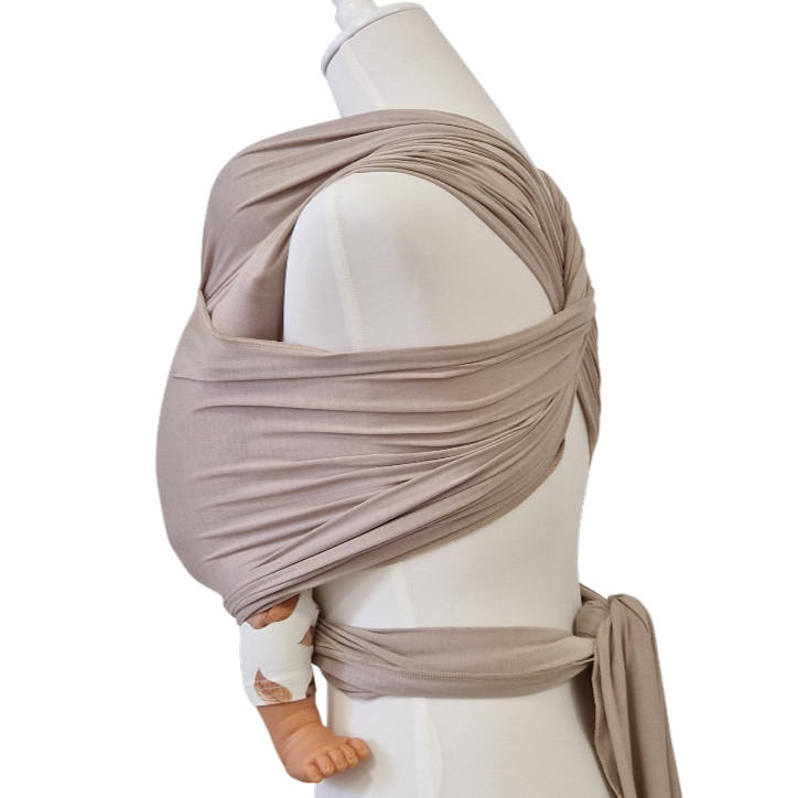 Bambustragetuch WÜSTENSAND aus weichem, elastischem Bambusgewebe in Sandfarbe, für Babygewicht 2,5-11 kg.