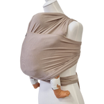 Bambustragetuch WÜSTENSAND aus weichem, elastischem Bambusstoff in Sandfarbe, atmungsaktiv und nachhaltig, Babytrage für 2,5-11 kg.