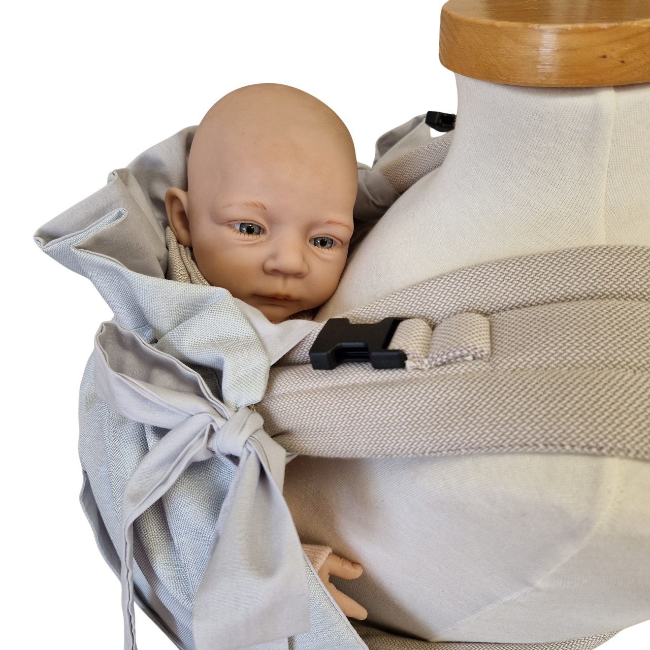 Storchenwiege Tragecover Hellgrau protecting baby in carrier, windproof and warm.