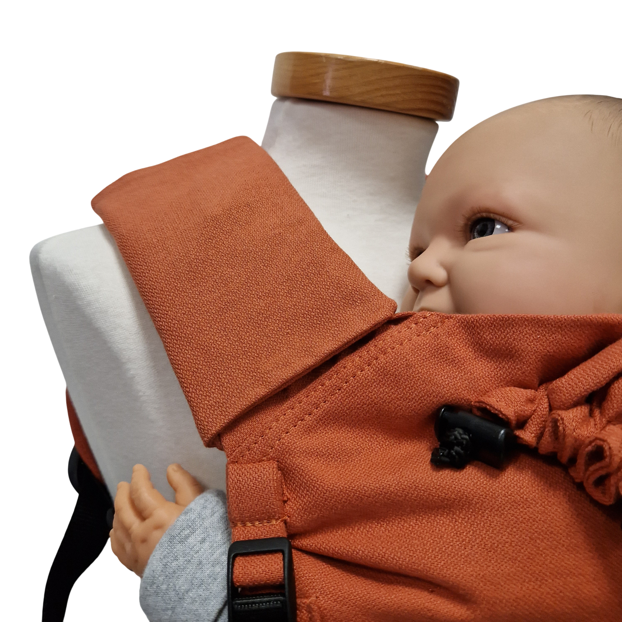 Babycarrier Gurtschoner protecting shoulder straps on baby carrier with mannequin.