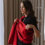 Ringsling Leo Rot in red with a delicate weave pattern being worn by a woman indoors.
