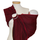 Ringsling Leo Bordeaux with delicate weave pattern in deep red color, ideal for carrying infants, made of 100% cotton.