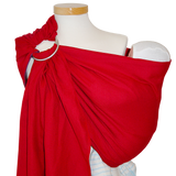 Ringsling Leo Rot with delicate red woven pattern.