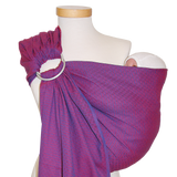 Ringsling Leo Violett with delicate woven pattern, 100% cotton, easy and versatile for babies and toddlers.