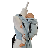 Babycarrier Aqua Half-Buckle-Babytrage aus 100% Baumwolle mit gepolsterten Trägern und Bauchgurt in hellblau
