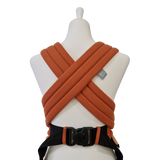 BabyCarrier Terra Babytrage in Terrabraun mit gepolsterten Trägern und Sicherheitsgurt