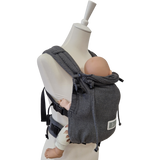 Valeno Graphit baby carrier in graphite color with padded straps and adjustable waist and shoulder belts for newborns to 15 kg.
