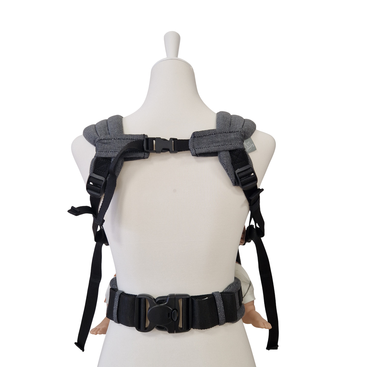 Valeno Graphit baby carrier with adjustable padded straps and safety buckles in graphite color