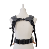 Valeno Graphit baby carrier with adjustable padded straps and safety buckles in graphite color