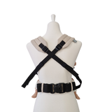 Valeno Mondstein baby carrier with adjustable padded straps, full buckle system, safe waist belt, and ergonomic baby seating position.
