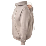Mamalila Sweat-Tragejacke in beige aus 100% Bio-Baumwolle mit Babytragefunktion und Nackenschutz, gemütlich und leger geschnitten