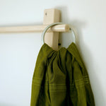 Leinen-RingSling in moosgrün aus 100% atmungsaktivem Leinen für sichere Babytragung bis 15 kg