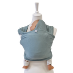 Weiches Bambustragetuch PISTAZIE aus atmungsaktivem Bambusgewebe, ideal für Babys bis 9 kg, in pistaziengrün.