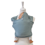 Weiches Bambustragetuch PISTAZIE aus atmungsaktivem Bambusgewebe, ideal für Babys bis 9 kg, in pistaziengrün.