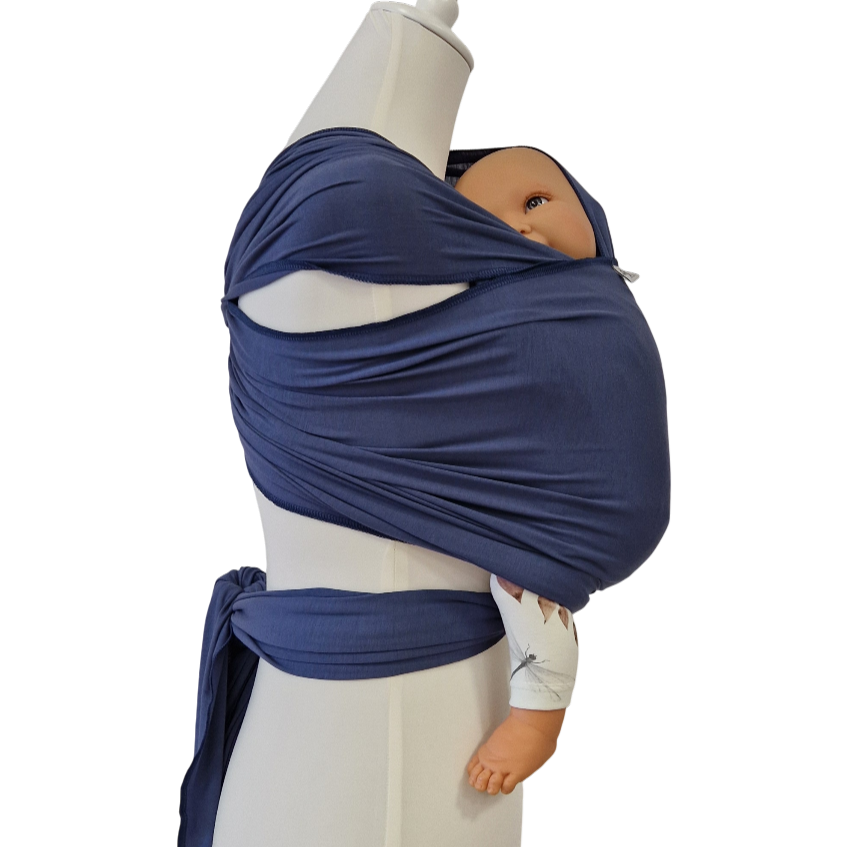 Blaues Bambustragetuch KORNBLUME aus weichem, elastischem Bambusgewebe zum Babytragen