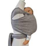 Bambustragetuch PERLGRAU meliert aus weichem, elastischem Bambusgewebe, Baby sicher und nah am Körper getragen