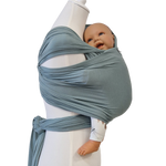 weiches Bambustragetuch PISTAZIE in Mintgrün mit Baby sicher getragen