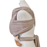 Bambustragetuch WÜSTENSAND aus weichem, elastischem Bambusgewebe in Sandfarbe, für Babygewicht 2,5-11 kg.