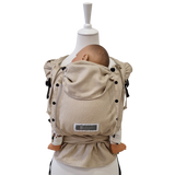 Babytrage ab Geburt ergonomisch mit gepolstertem Hüftgurt und breiten Schulterträgern
