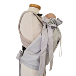 Storchenwiege Tragecover in light gray on baby carrier, weather protection.