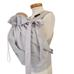 Storchenwiege Tragecover in light grey on mannequin, showing adjustable drawstrings and soft material.