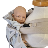 Storchenwiege Tragecover Hellgrau protecting baby in carrier, windproof and warm.