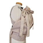 Storchenwiege Tragecover Natur for baby protection against cold and wind, featuring adjustable straps and cozy materials.