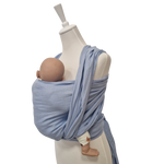 hellblaues Leinentragetuch KRISTALLKLAR aus 100% Leinen mit Babytrage am Schausteller