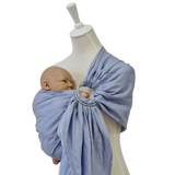 Leinen-RingSling KRISTALLKLAR baby carrier in light blue linen with secure ring design for infants 3.5-15 kg